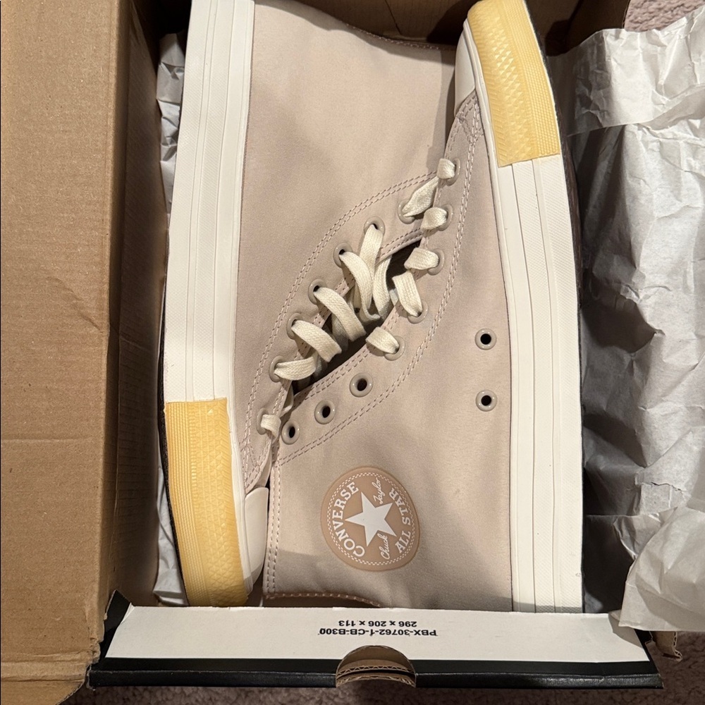 Converse High-Tops - Picture 8 of 10